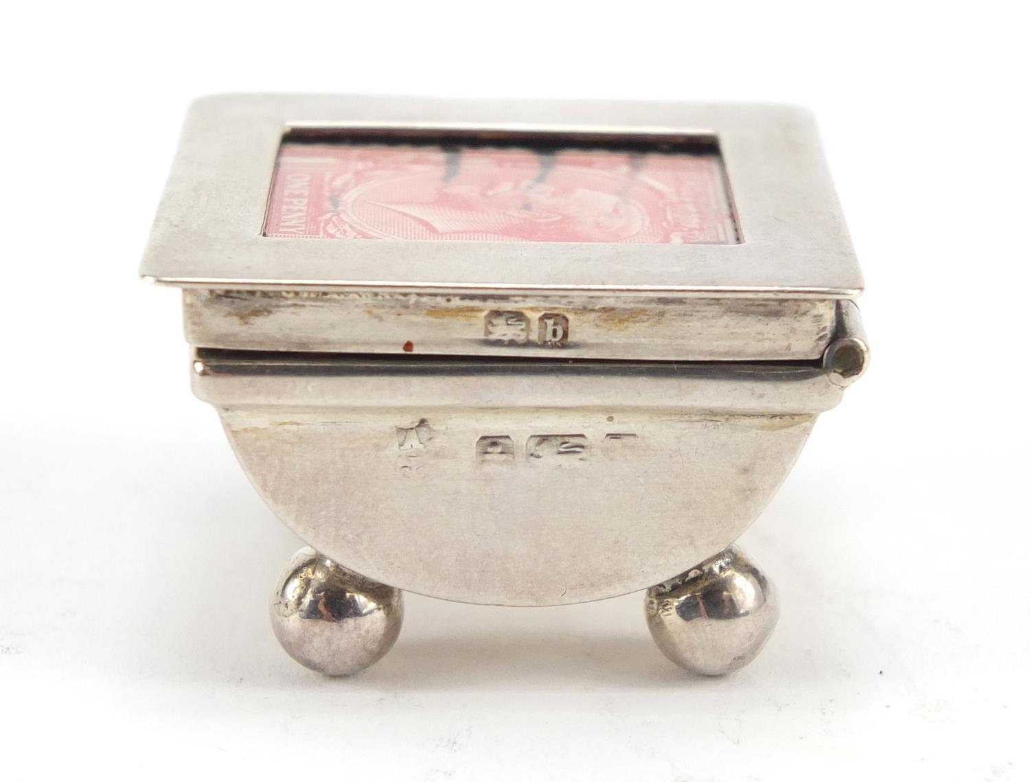 Two Victorian and later silver stamp boxes with hinged lids, each raised on four ball feet, - Image 9 of 10