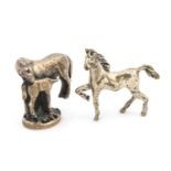 Two miniature silver horses, the largest 3.5cm high, total 26.2g
