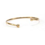 9ct gold bangle, 2.2g