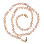 Cultured pearl necklace with 9ct gold clasp, 42cm in length, 16.8g