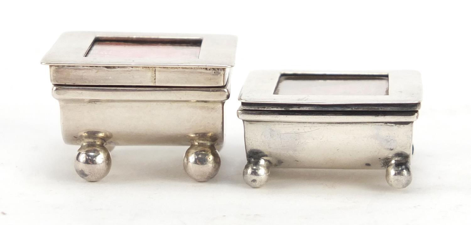 Two Victorian and later silver stamp boxes with hinged lids, each raised on four ball feet, - Image 6 of 10