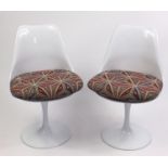 Pair of Eero Saarinen design tulip chairs, each 81cm high