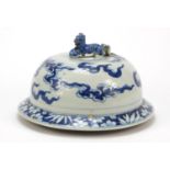 Large Chinese blue and white porcelain vase lid hand painted with clouds and flowers, 26cm in
