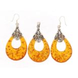 Silver and amber pendant with matching earrings, 6cm and 5cm in length, 14.0g