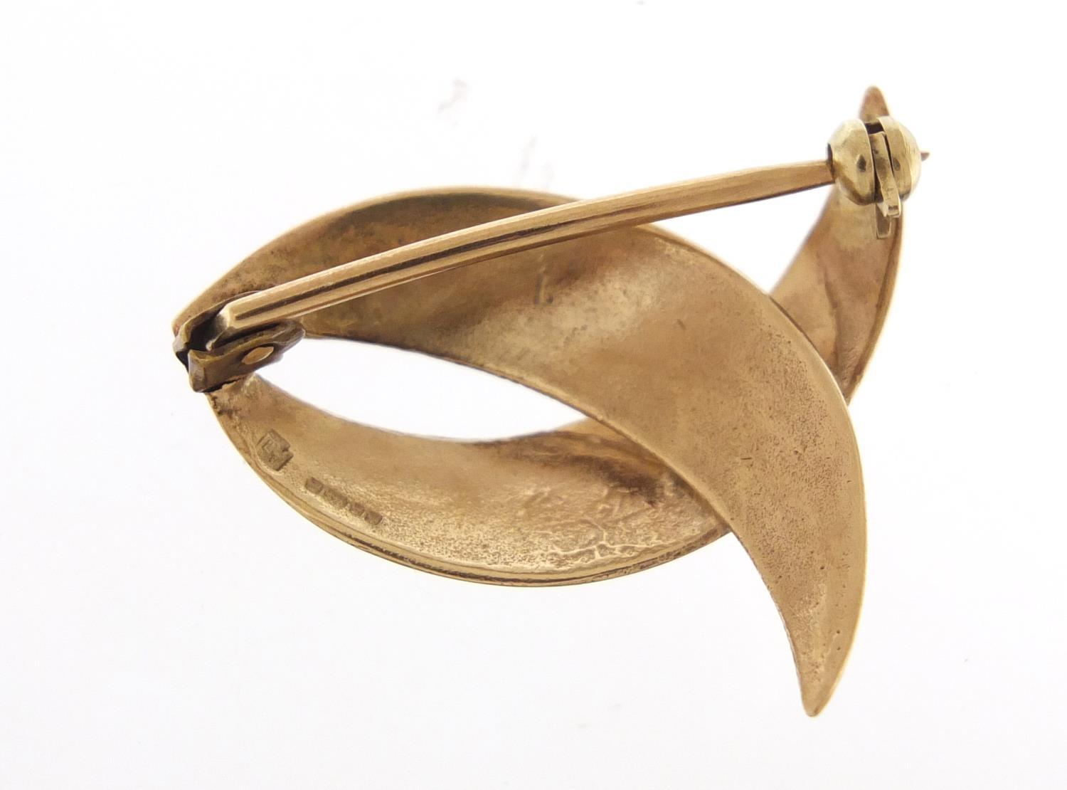 9ct gold brooch, 2.5cm wide, 3.4g - Image 2 of 3