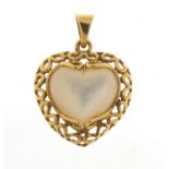 18ct gold mother of pearl love heart pendant, 2.5cm high, 4.7g