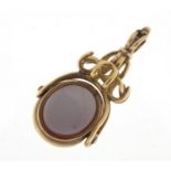 Victorian unmarked gold hardstone spinner fob, 2.7cm high, 3.8g