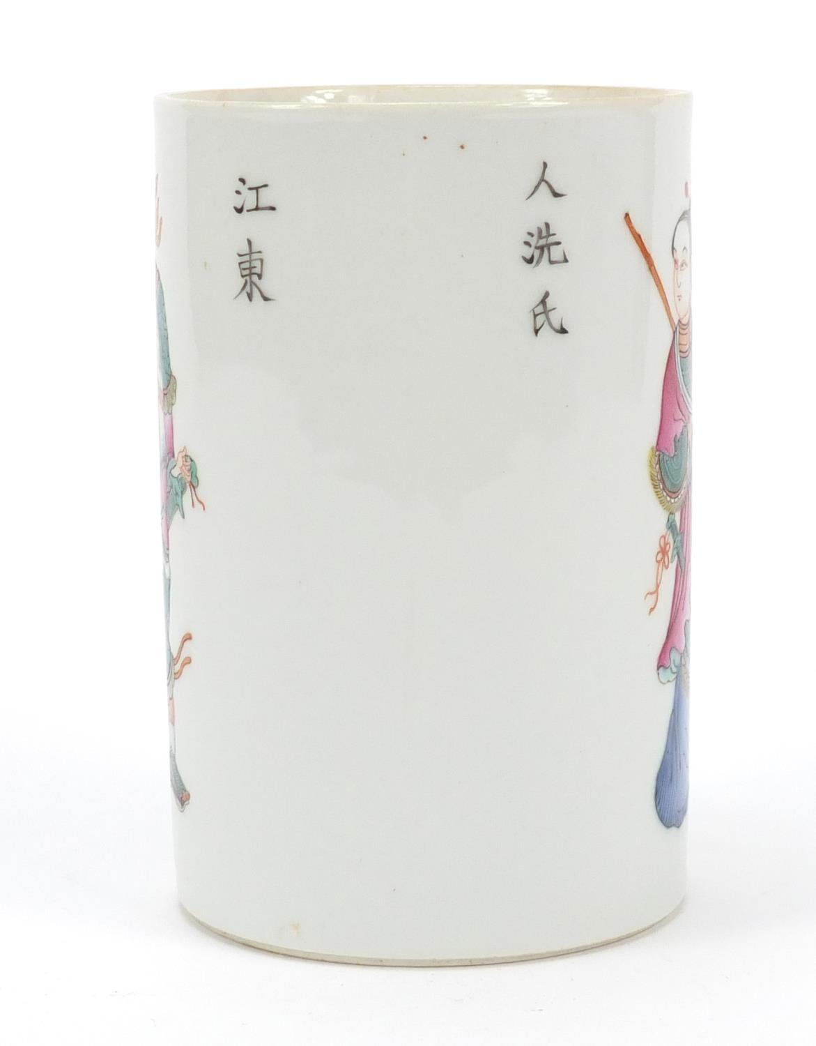 Chinese porcelain brush pot hand painted in the famille rose palette with warriors and - Image 2 of 8