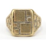 Gentlemen's 9ct gold geometric ring, size V, 7.0g