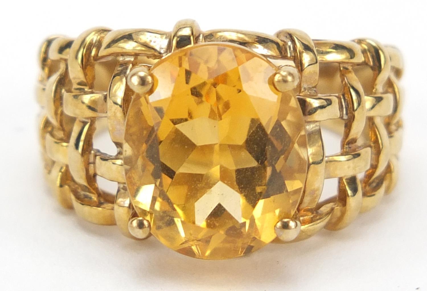 9ct gold orange stone weave design ring, size O, 5.5g