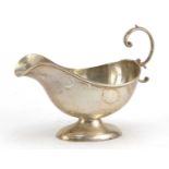 Edward VII silver pedestal sauce boat, indistinct maker's mark, Birmingham 1910, 14.5cm wide, 95.0g