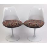 Pair of Eero Saarinen design tulip chairs, each 81cm high