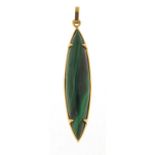 18ct gold malachite pendant, 6cm high, 8.8g