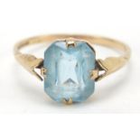 9ct gold blue stone ring, size O, 1.8g
