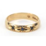 9ct gold sapphire three stone ring, size K, 2.0g