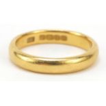 22ct gold wedding band, size M, 5.0g, housed in a John Elkham tooled leather box