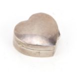 Silver love heart pill box with hinged lid, 3.4cm in length, 10.0g