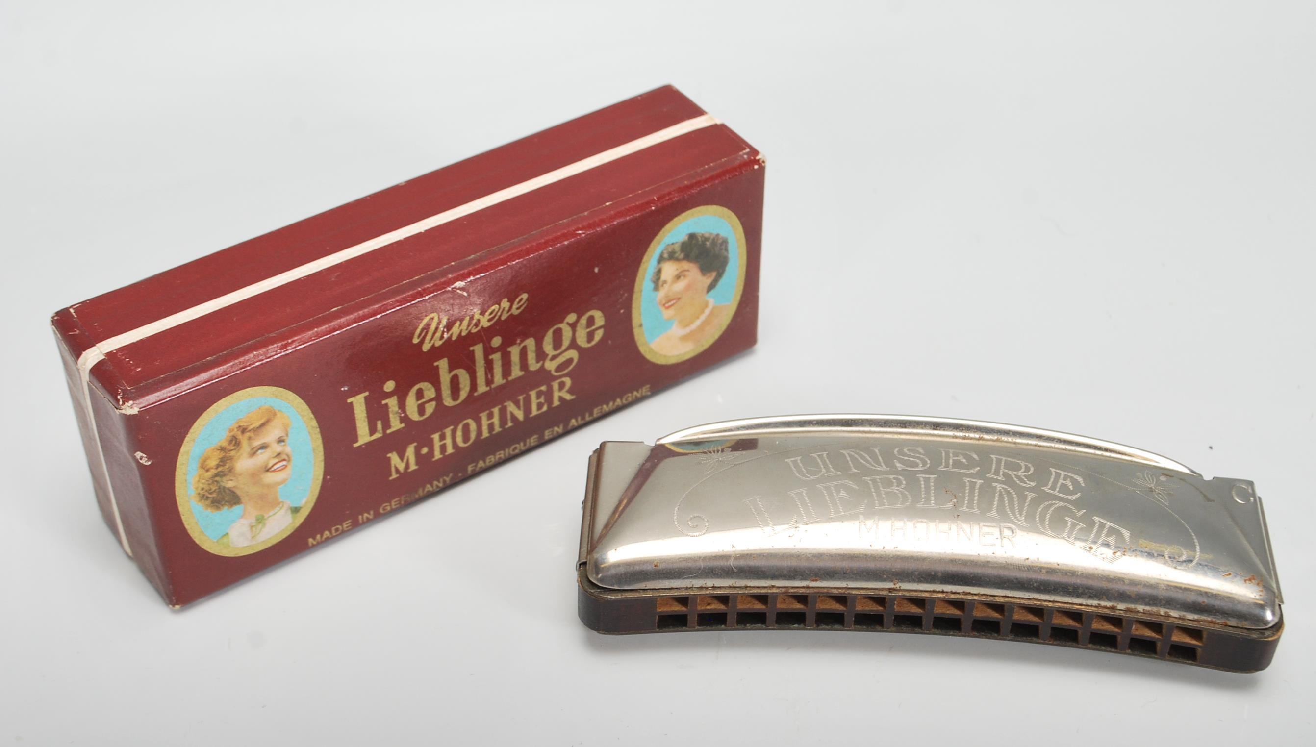 A vintage early 20th Century Unsere Lieblinge M. Hohner harmonica / mouth organ in original box. - Image 2 of 6