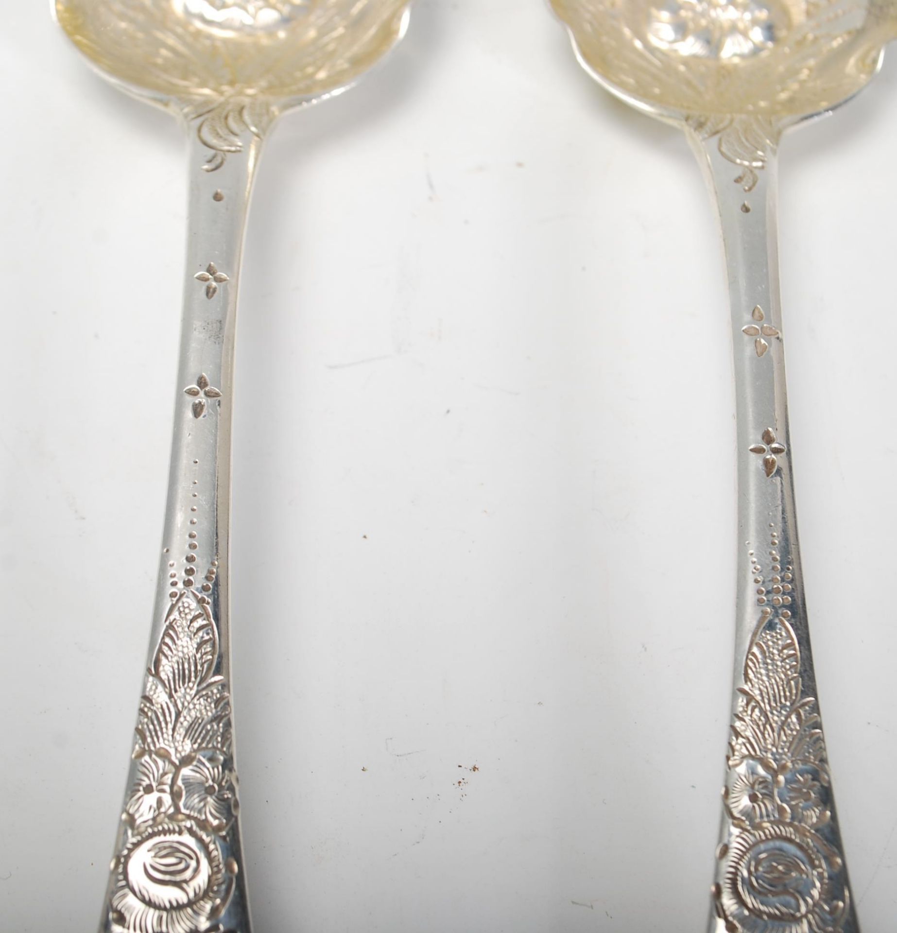 Two early 19th Century George III Sarah and John Blake silver hallmarked  berry spoons having - Bild 3 aus 7