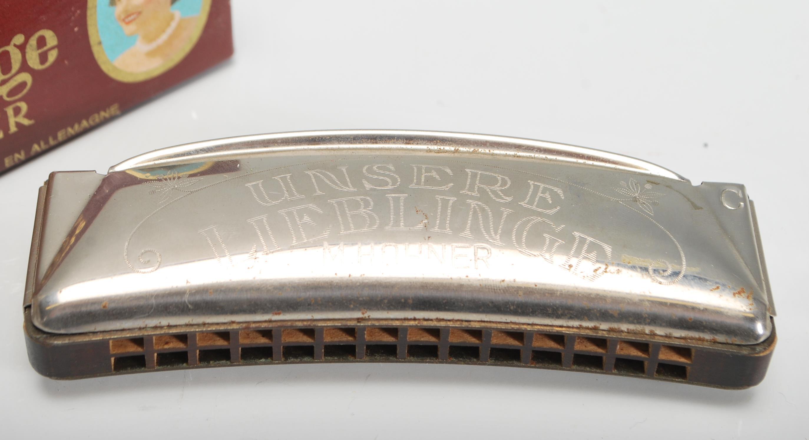 A vintage early 20th Century Unsere Lieblinge M. Hohner harmonica / mouth organ in original box. - Image 3 of 6