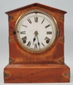 A Victorian 19th century 8 day mantel / bracket clock set within  oak case with brass embellishments