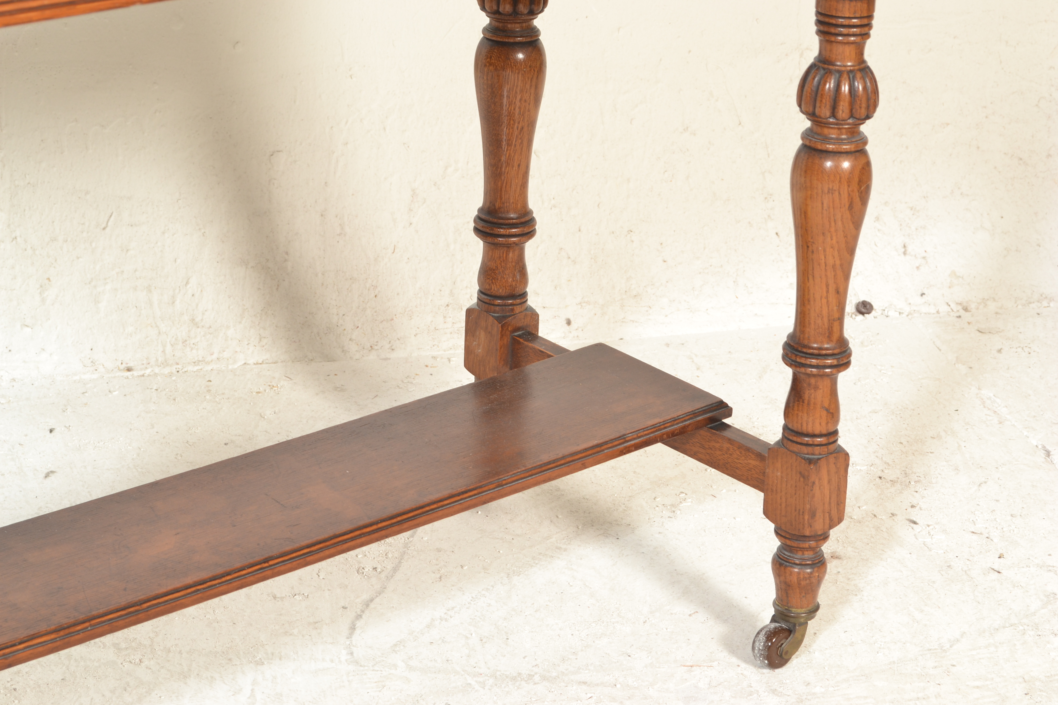 A good Victorian 19th century oak and leather writing table desk. Raised on turned legs with castors - Image 4 of 7