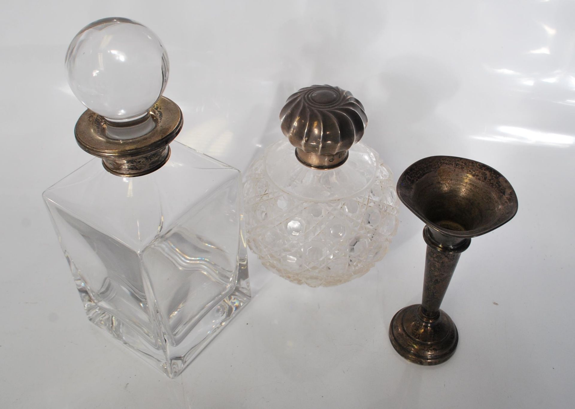 A group of three silver items to include a glass a - Bild 2 aus 7