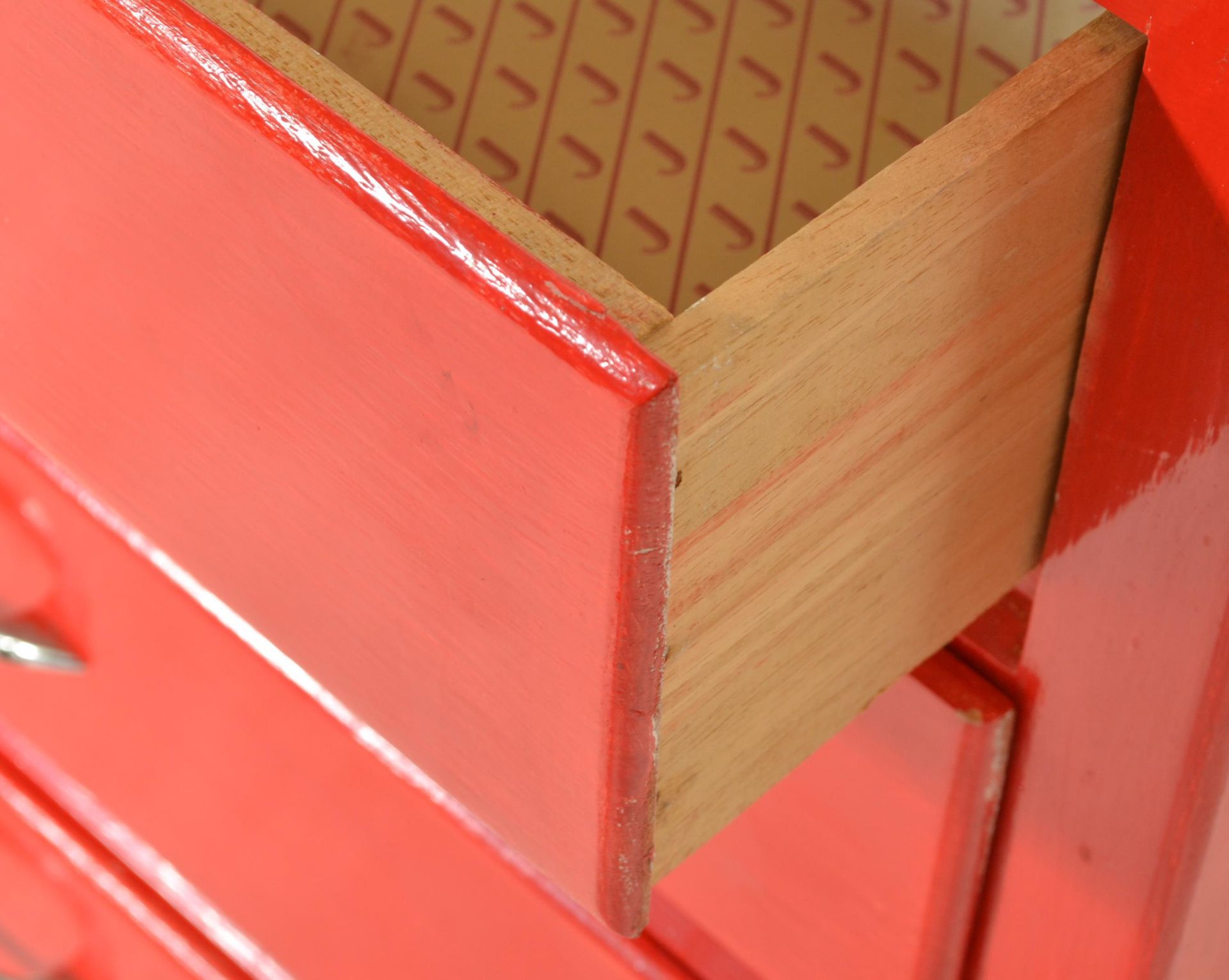 A Victorian 19th century blanket box chest with hinged top together with a red upright pedestal - Bild 8 aus 9