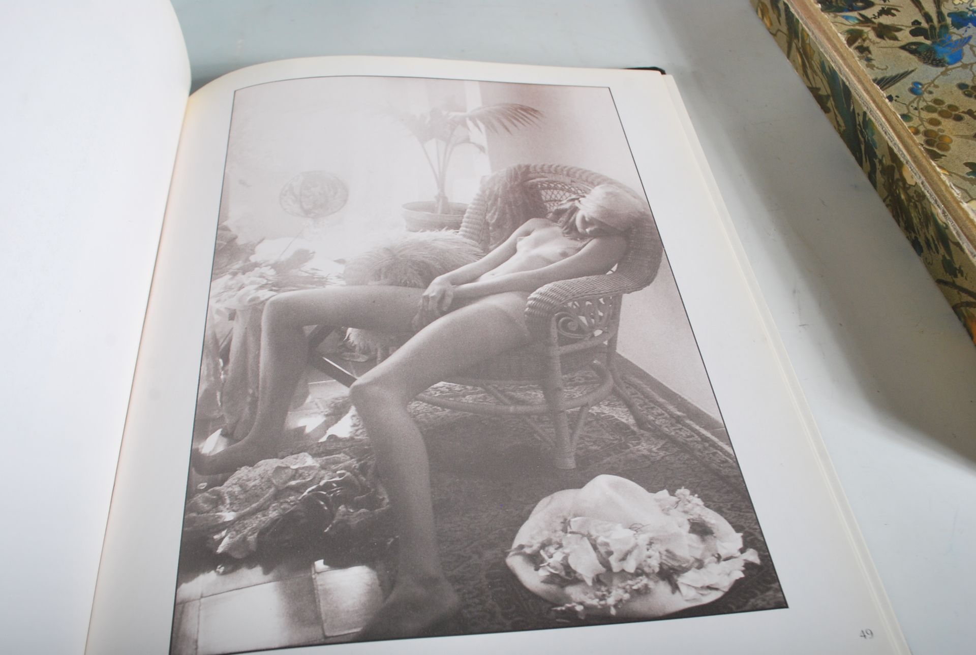 Erotic photographic books - A group of erotic book Covering various styles and subjects to include A - Bild 12 aus 12