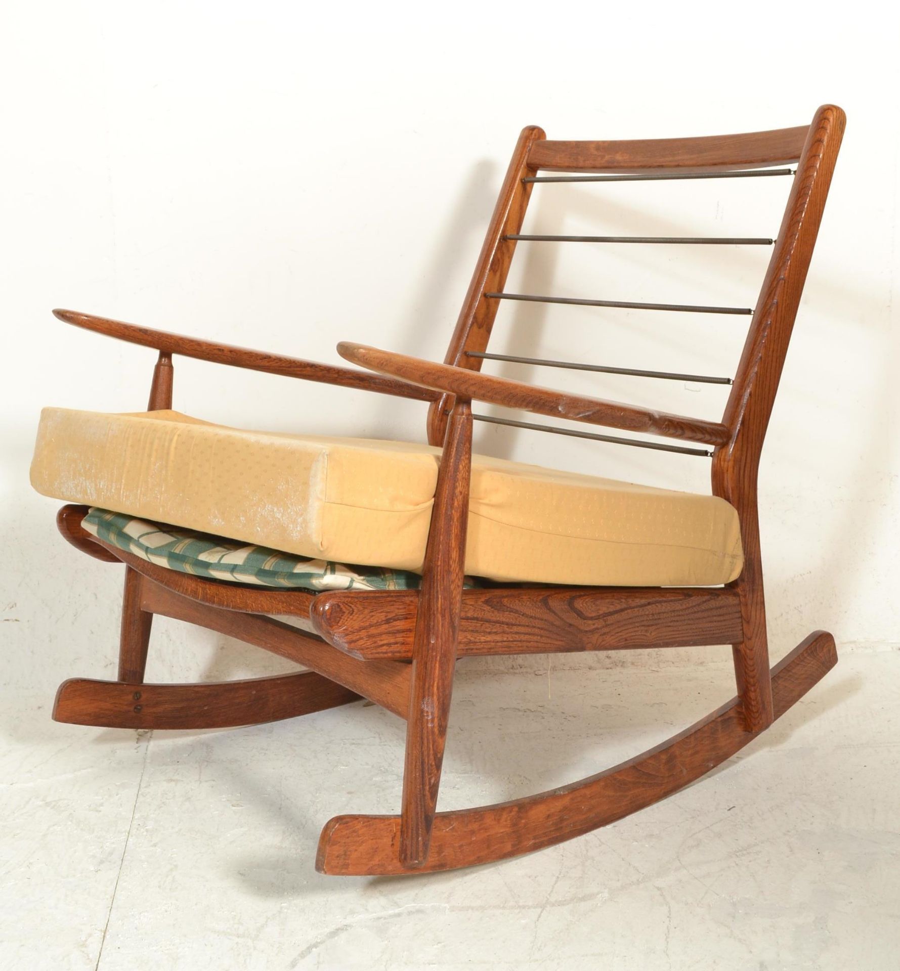 A retro 20th Century Scandart oak framed rocking chair / armchair being raised on sleigh runners - Bild 2 aus 6