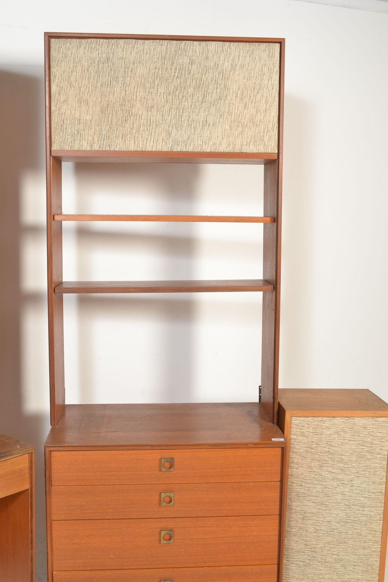 A vintage retro  20th century GPlan red label teak wood desk wall unit having a desk with single - Bild 3 aus 5