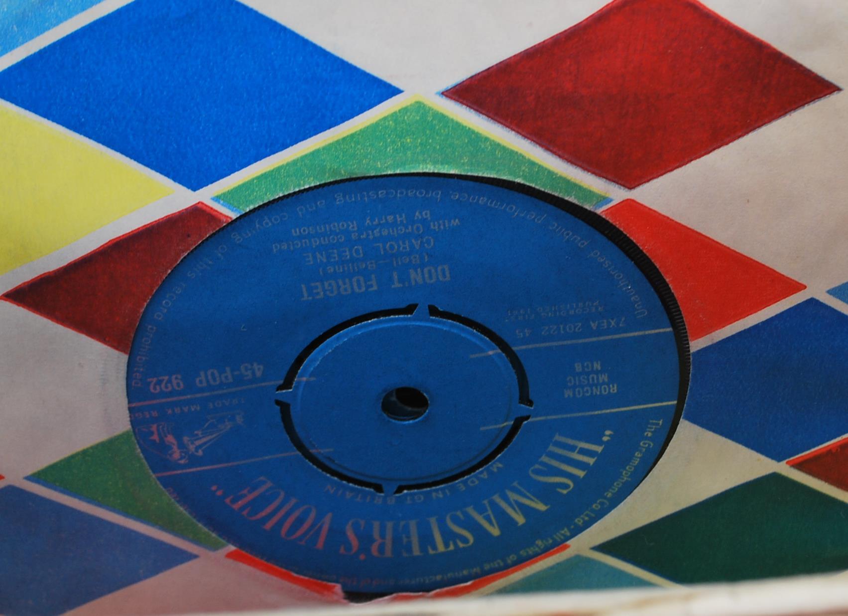 A large collection of 45rpm 7" vinyl singles and EP's dating from the 1960's to include many - Image 12 of 12