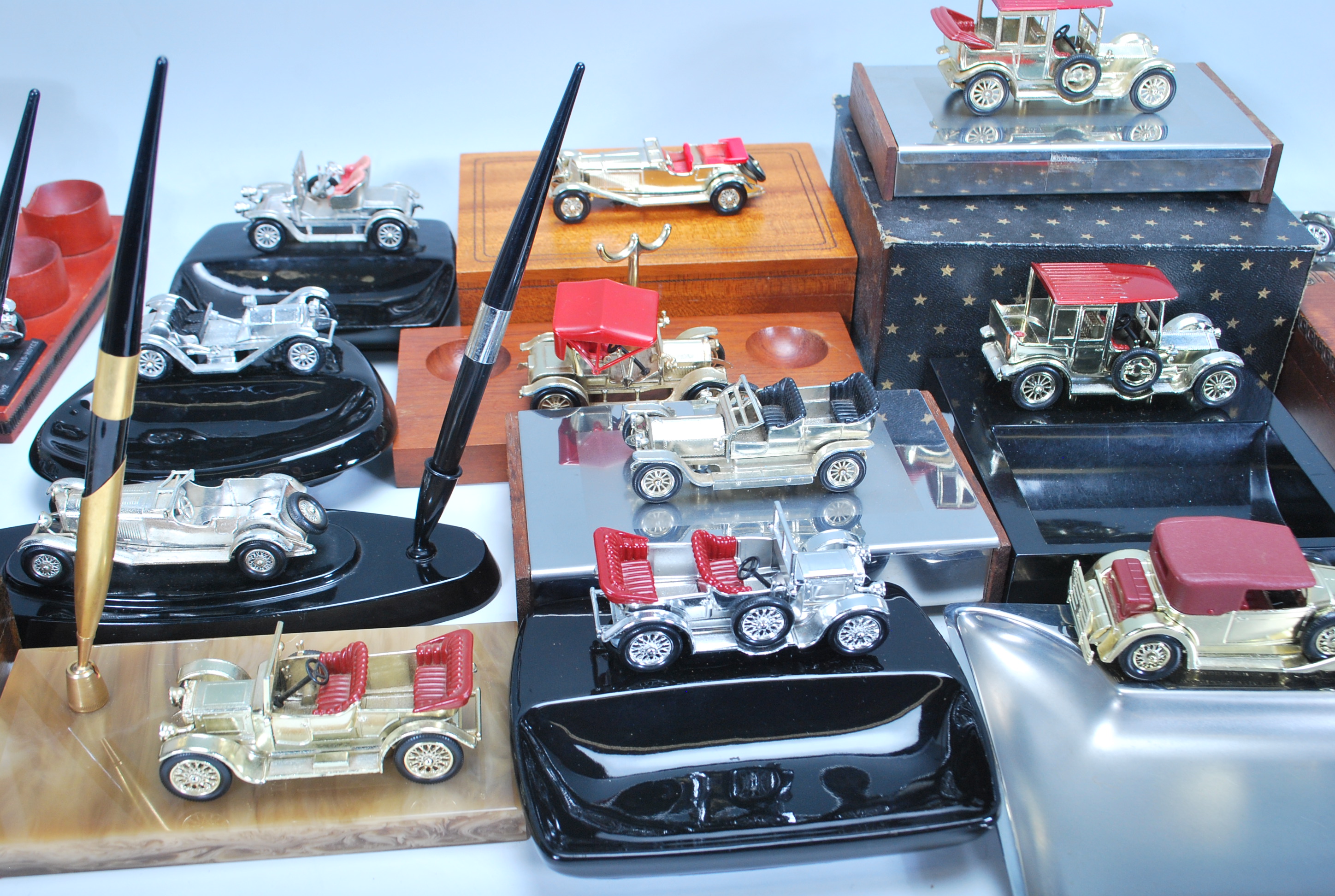 A large collection of Matchbox Vintage toy car topped ashtrays, trinket boxes, pen holders, pipe - Image 4 of 10