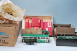 A collection of assorted vintage Meccano Hornby 00 gauge series tinplate railway items to include