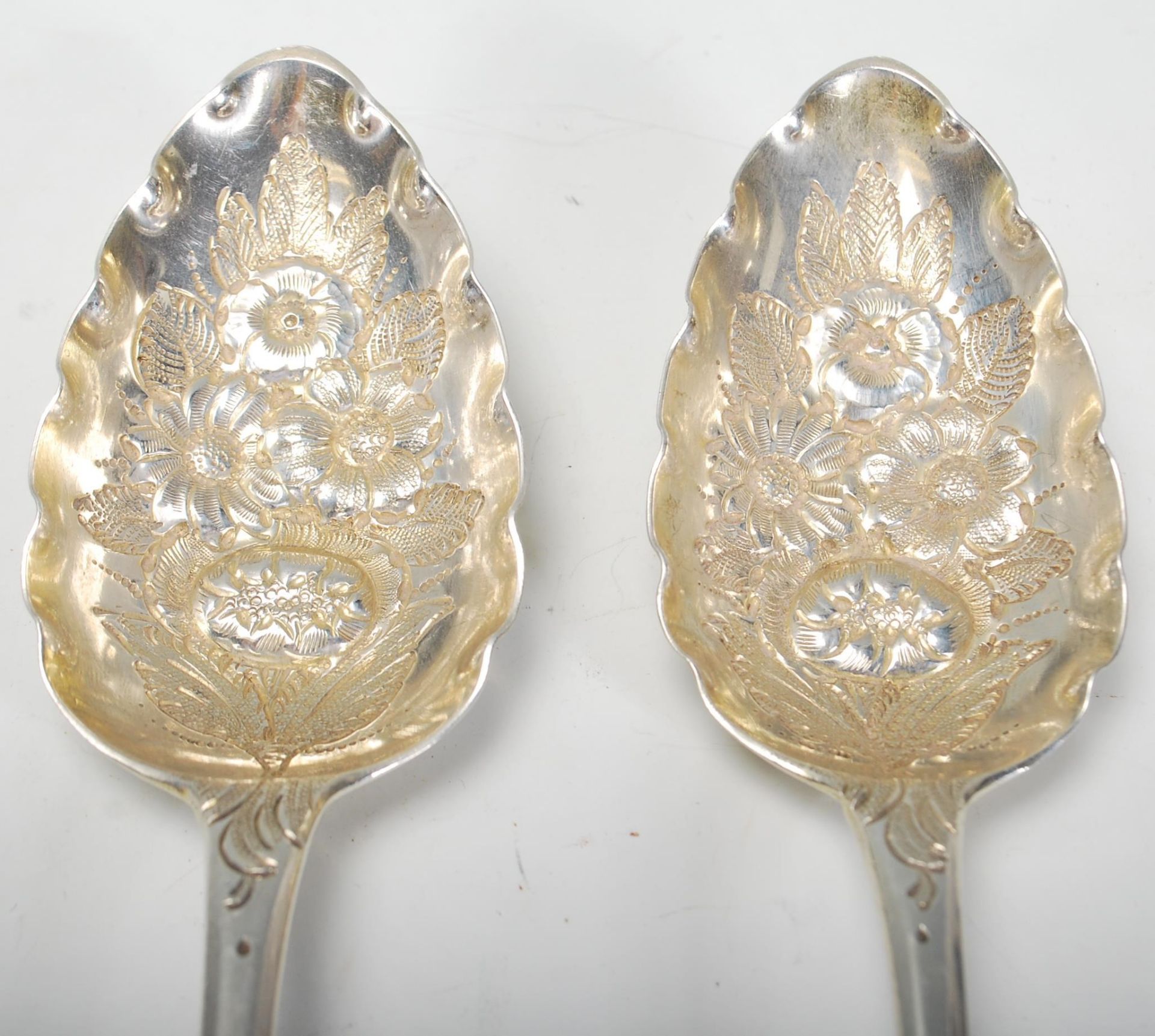 Two early 19th Century George III Sarah and John Blake silver hallmarked  berry spoons having - Bild 2 aus 7