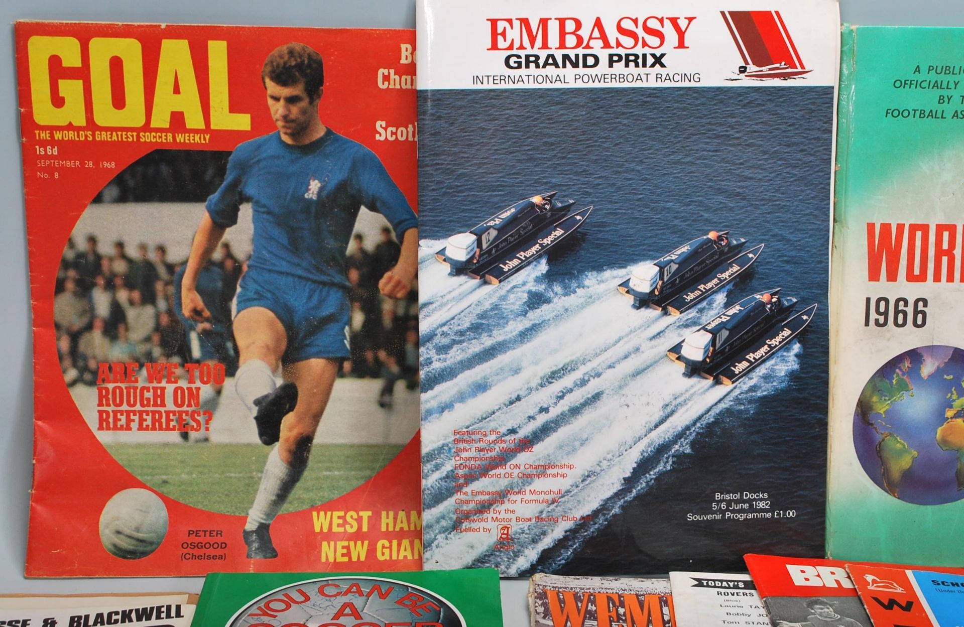 A collection of football related ephemera to include a The Crosse & Blackwell World Cup Action - Bild 2 aus 10