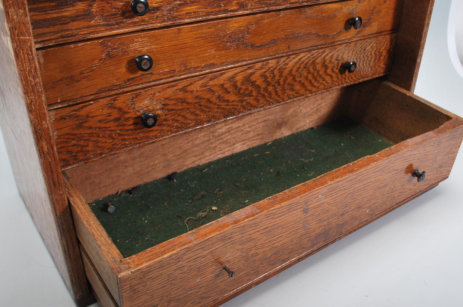 A vintage 20th Century oak engineers case, fall front revealing lined drawers containing engineers - Bild 6 aus 7