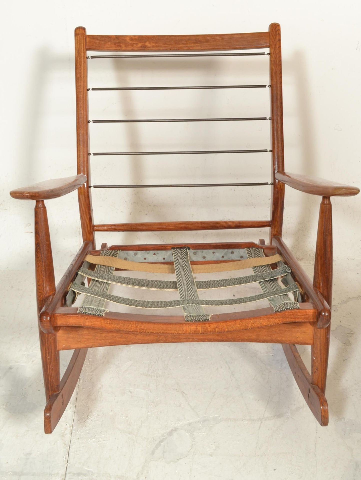 A retro 20th Century Scandart oak framed rocking chair / armchair being raised on sleigh runners - Bild 5 aus 6