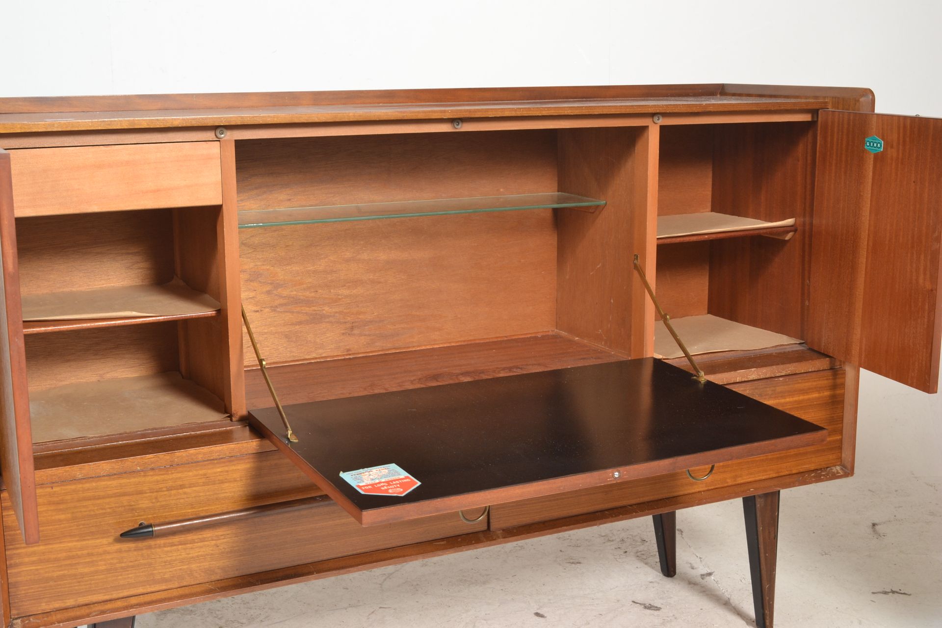 A vintage mid 20th Century Tola wood sideboard credenza, gallery back and sides with recessed - Bild 4 aus 5