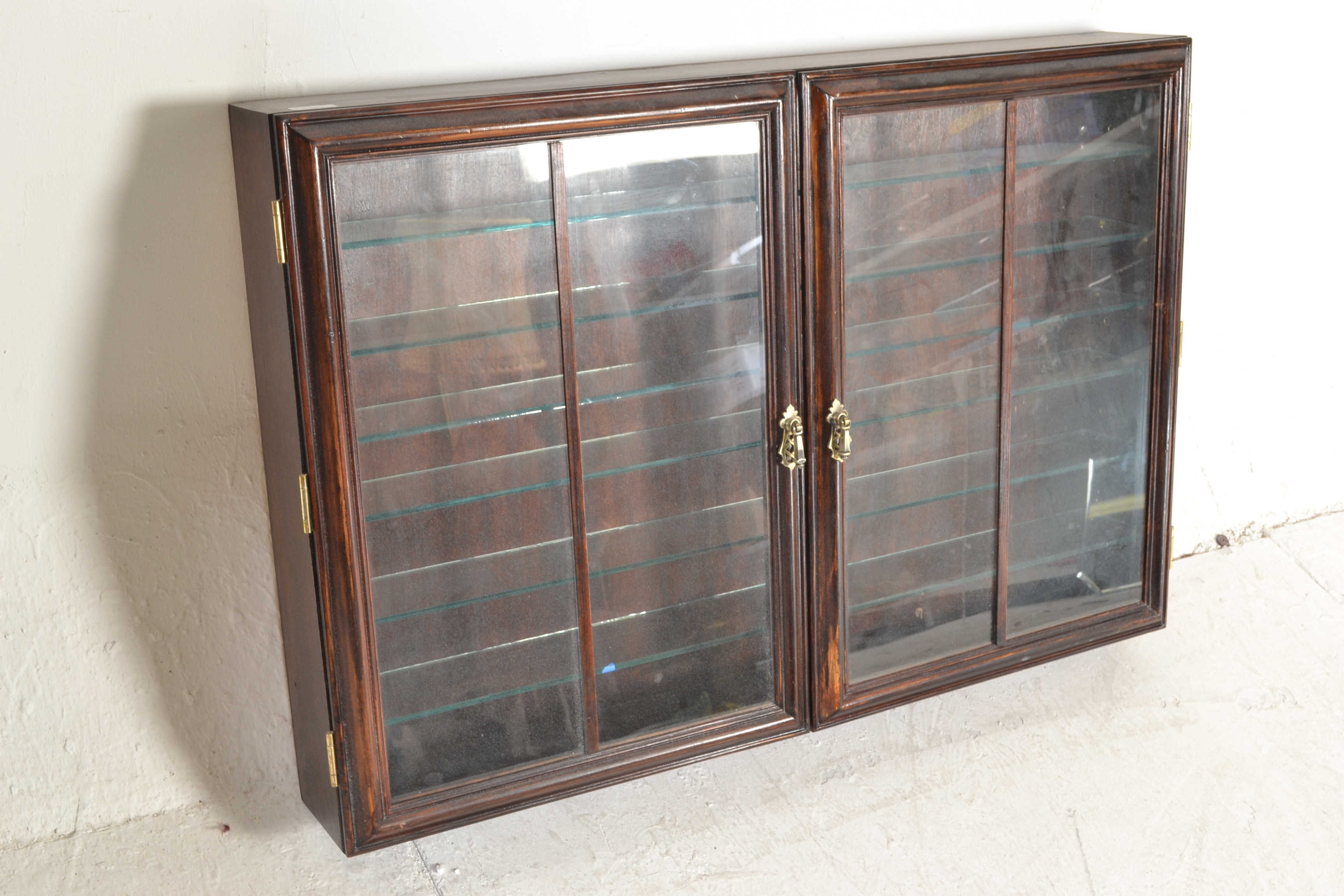 A 20th Century wall mounted mahogany display cabinet of rectangular form having twin glazed doors - Image 4 of 5
