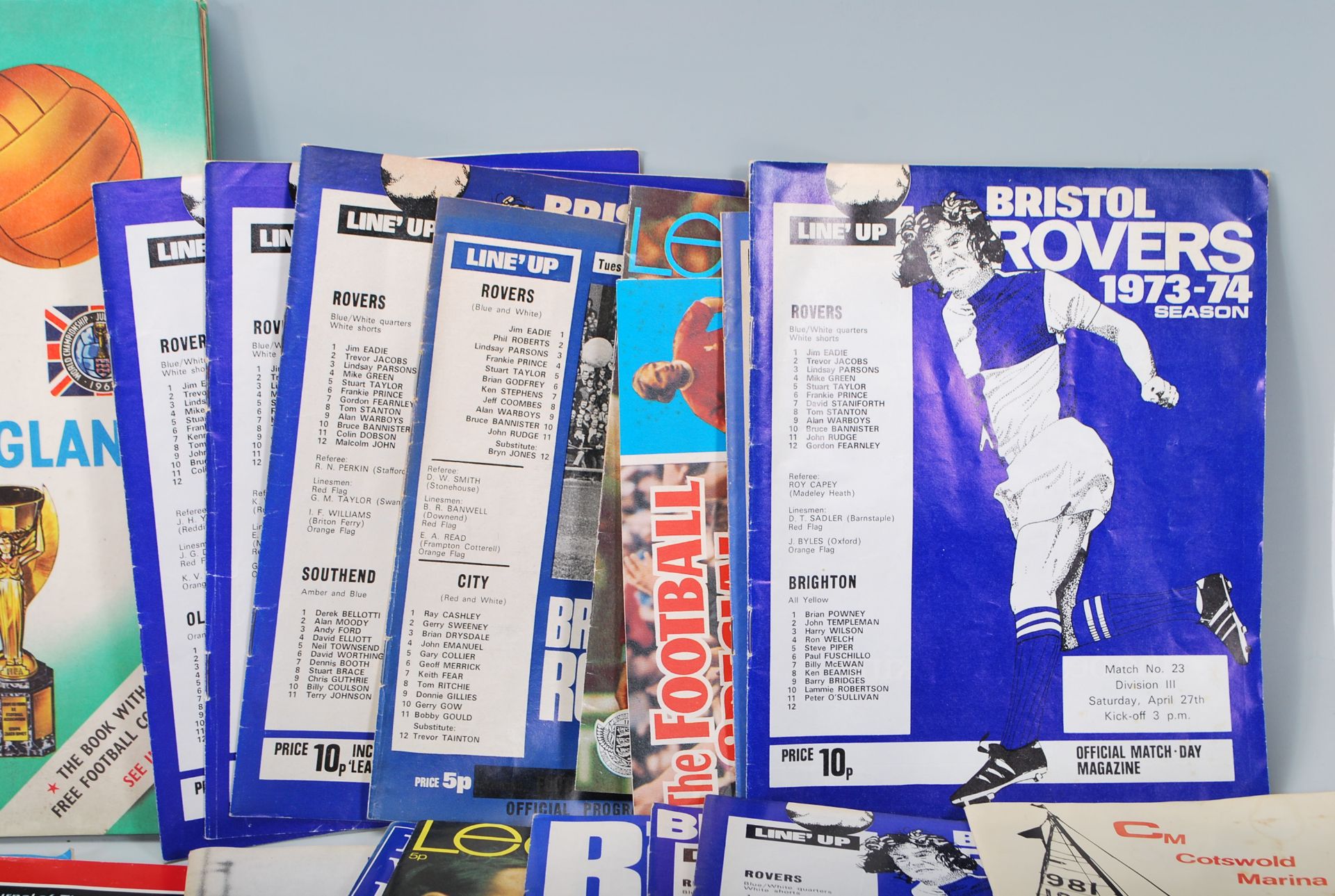 A collection of football related ephemera to include a The Crosse & Blackwell World Cup Action - Bild 4 aus 10