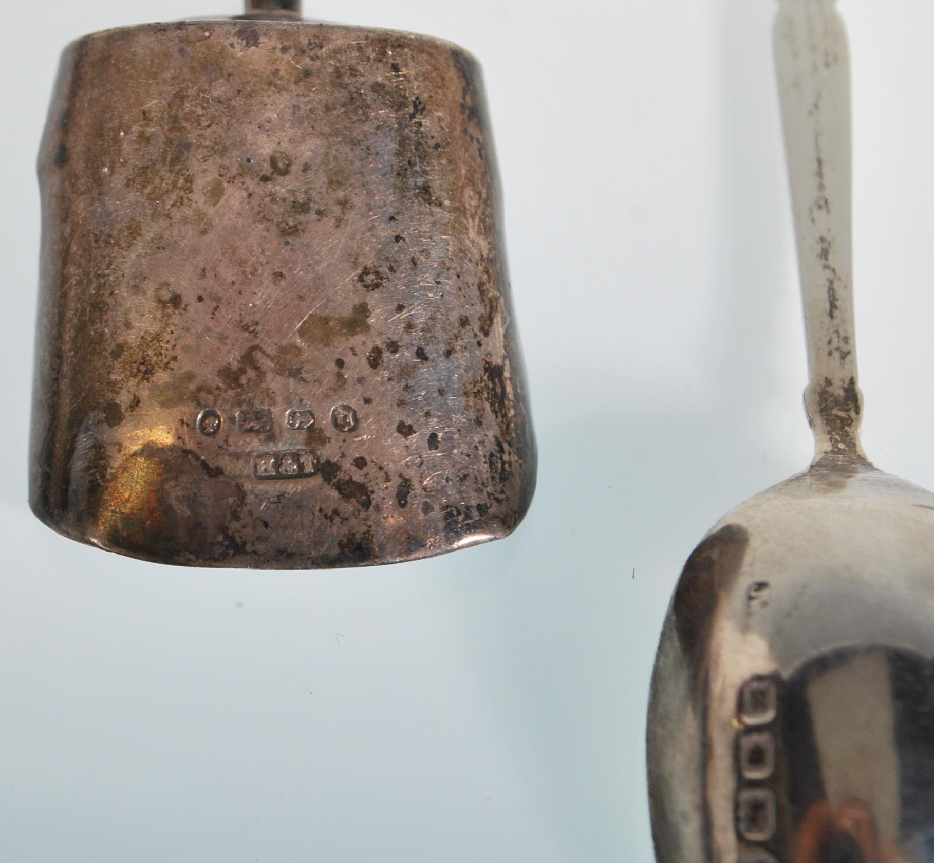 A selection of 20th Century silver spoons to include a a golfing related spoon with handle in the - Image 8 of 12