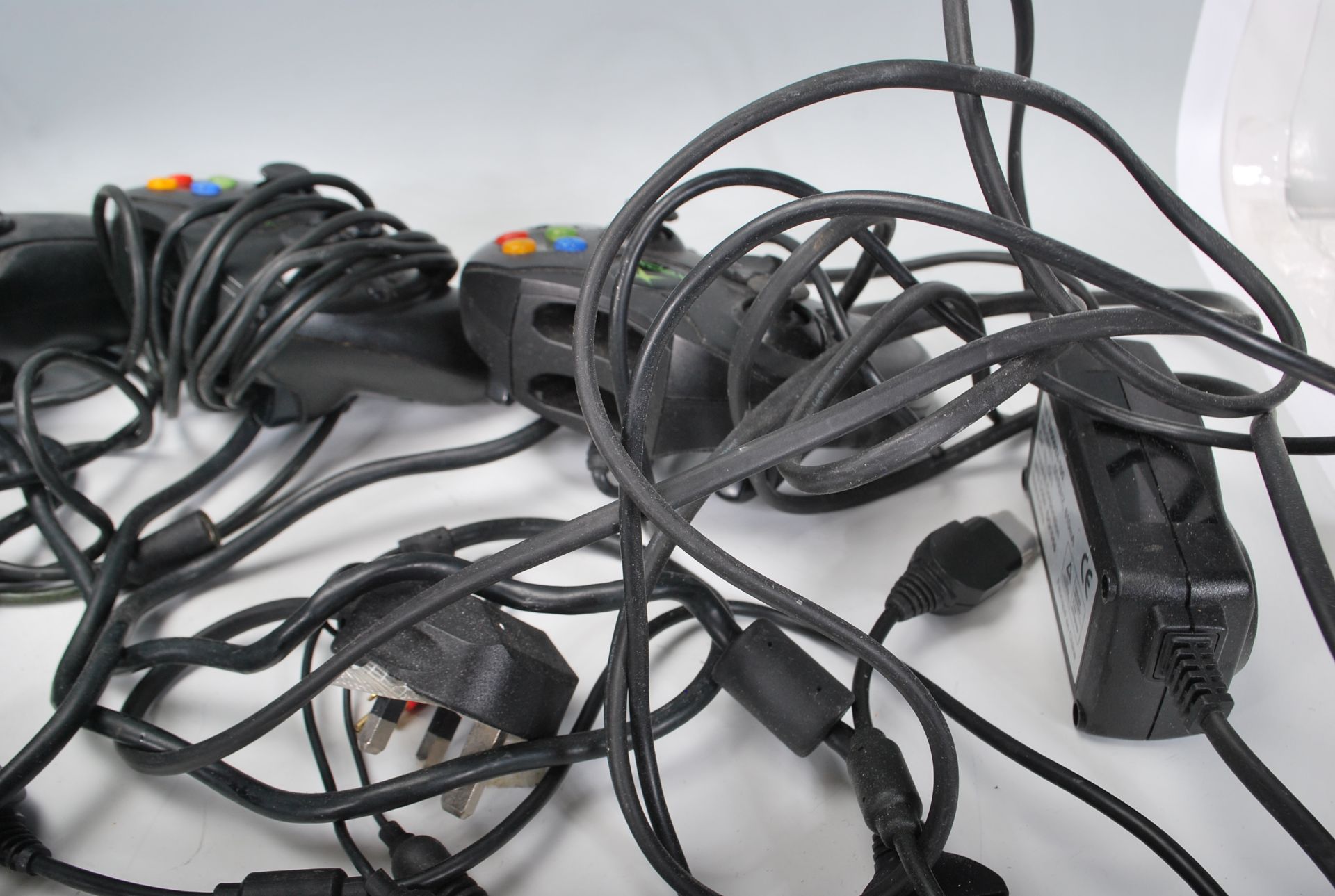 An original Xbox games console together with with three Xbox controllers, cables and The Sims. - Bild 5 aus 7