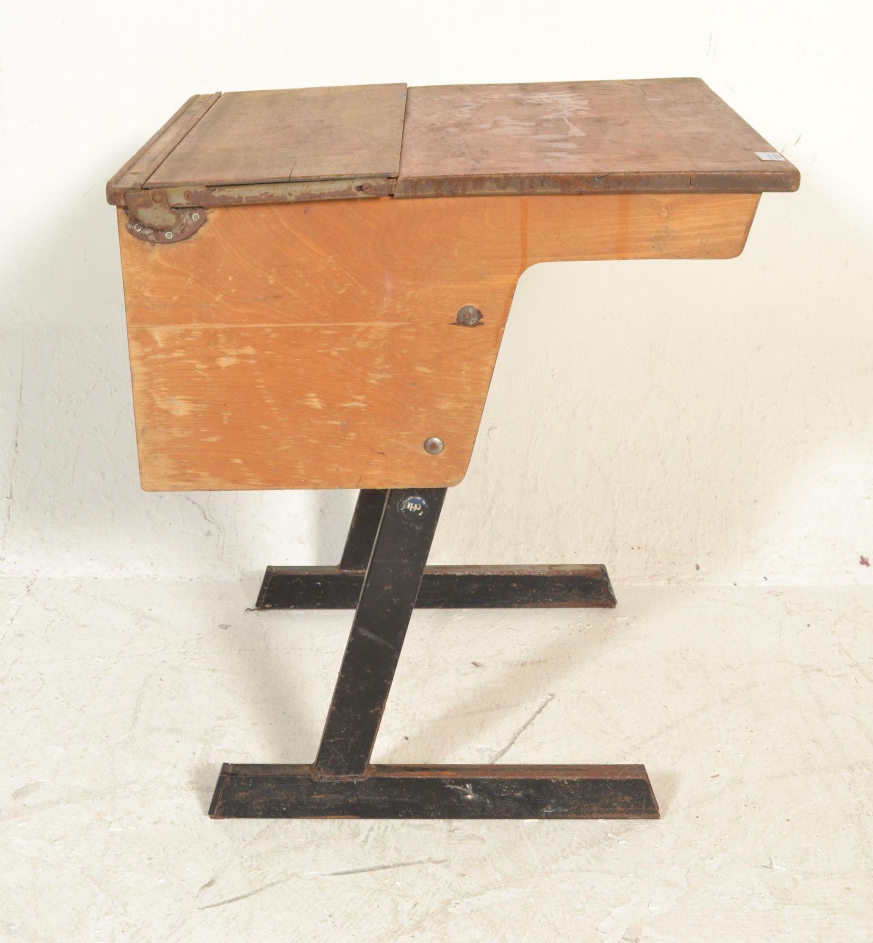 A pair of vintage mid 20th Century school desks, plank top with lift up flap to rear with storage - Bild 4 aus 4