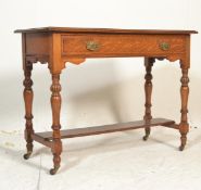 A good Victorian 19th century oak and leather writing table desk. Raised on turned legs with castors