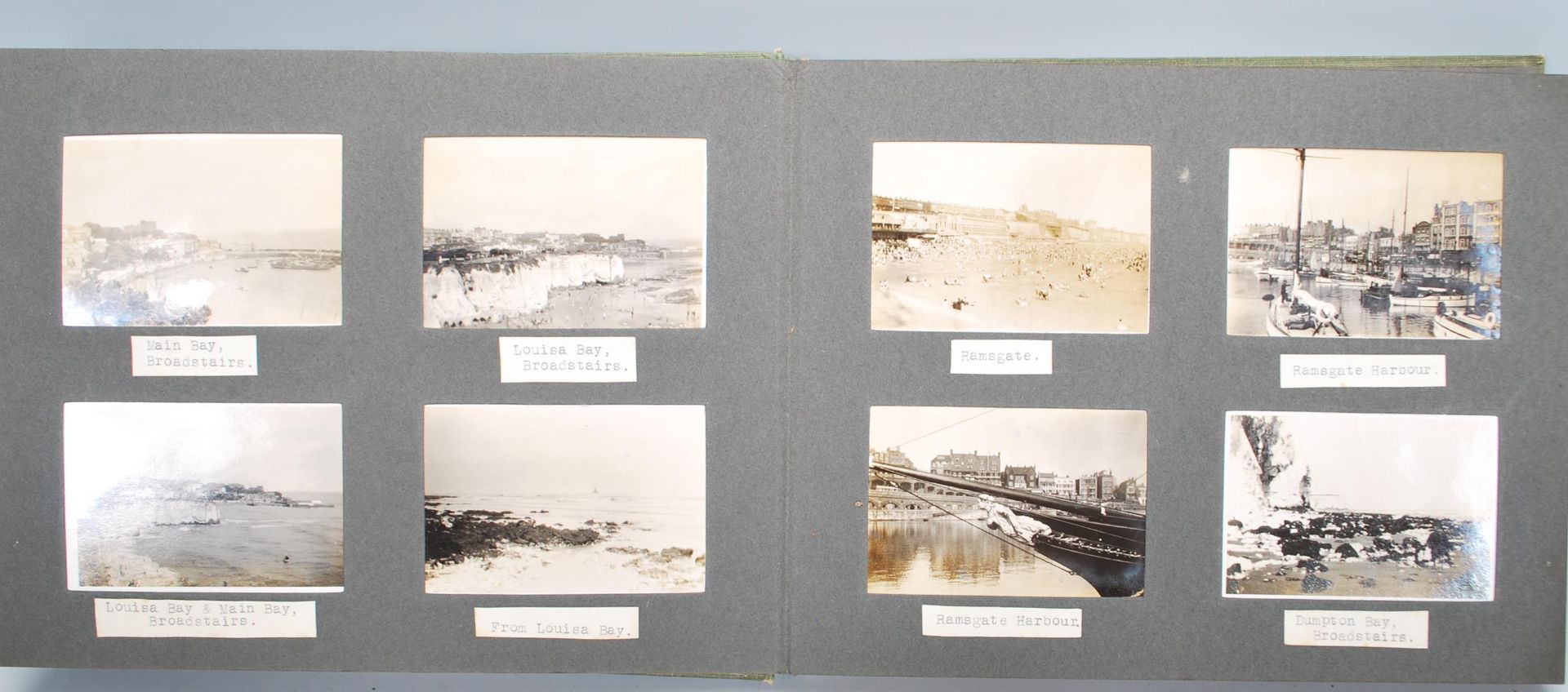 An early 20th Century black and white photograph album depicting landscape images from towns - Bild 11 aus 12