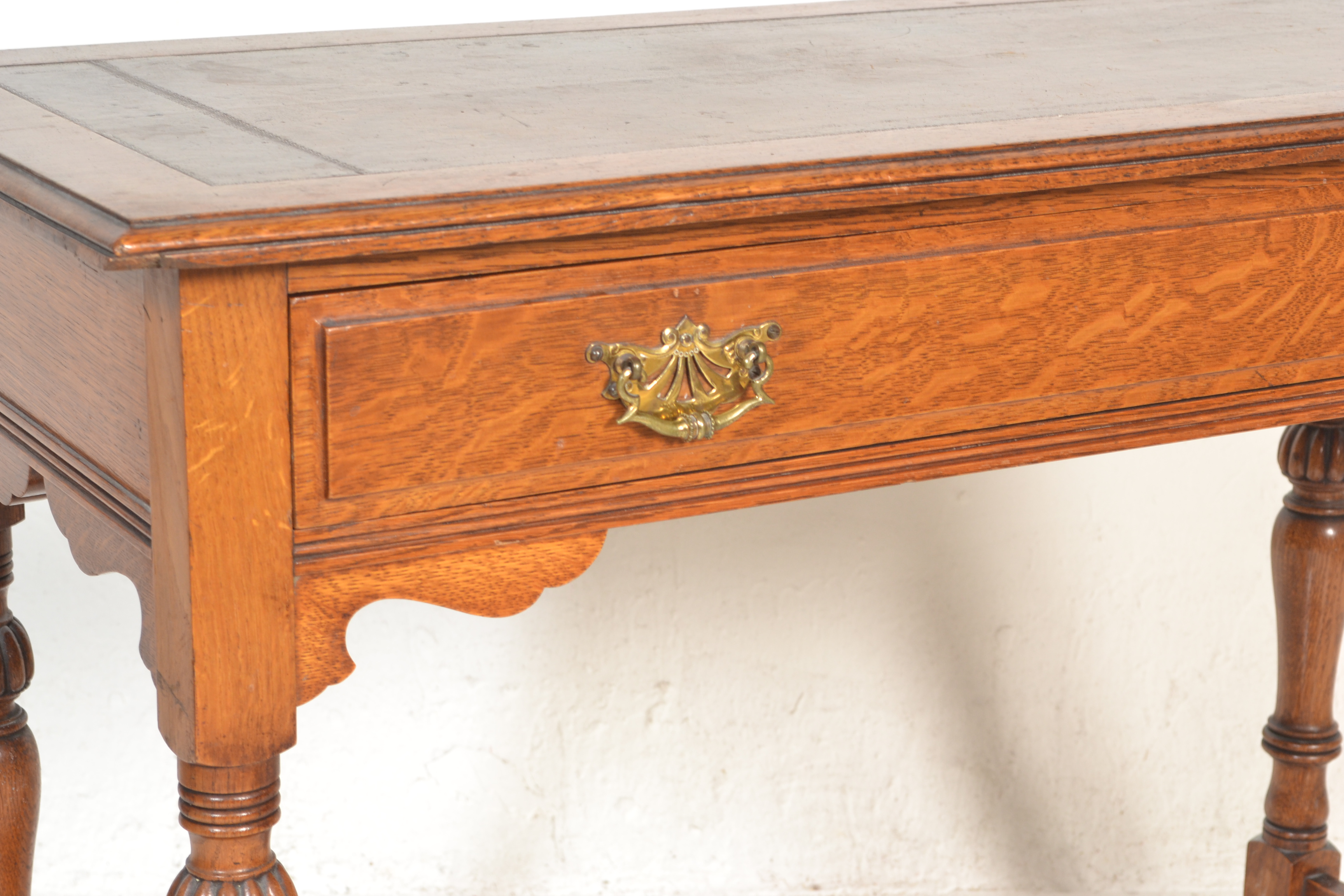 A good Victorian 19th century oak and leather writing table desk. Raised on turned legs with castors - Image 3 of 7