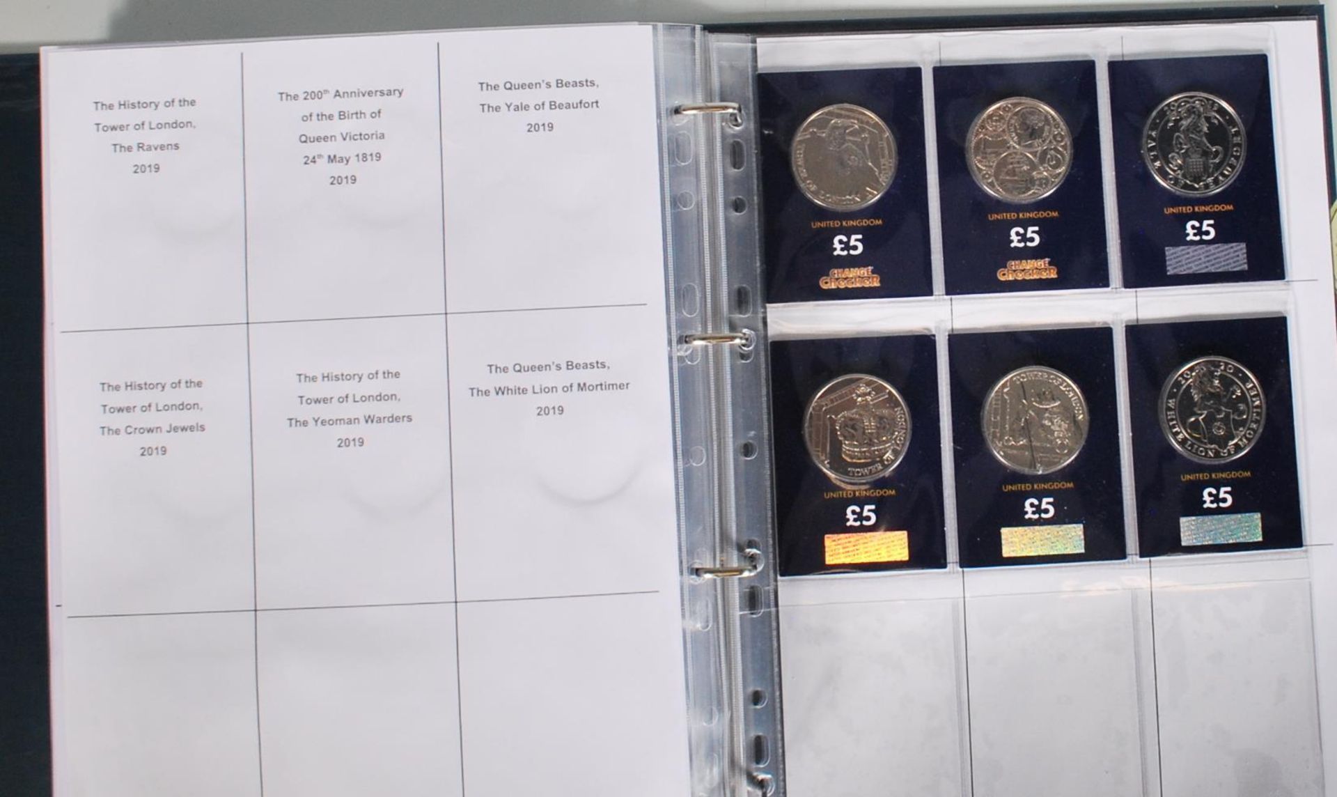 A change checker album filled with Elizabeth II crown coins to include 64 in total with no - Bild 15 aus 18