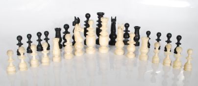 A late 19th / early 20th Century bone and ebony stained chess set. The complete set of chess