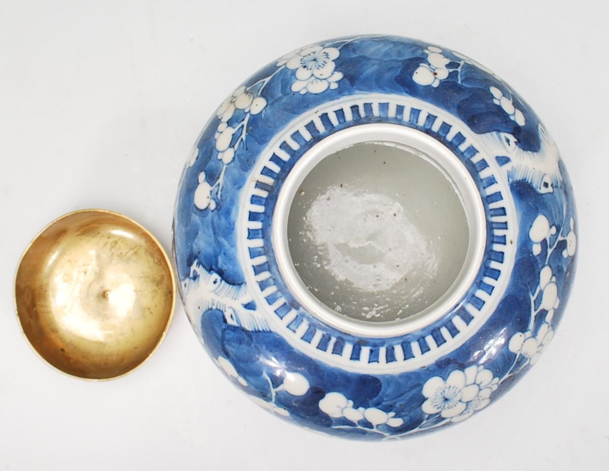 A 19th century Chinese blue and white ginger jar w - Image 6 of 7